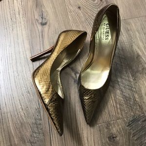 GUESS by Marciano ‘Carrie’ Pointed Pump